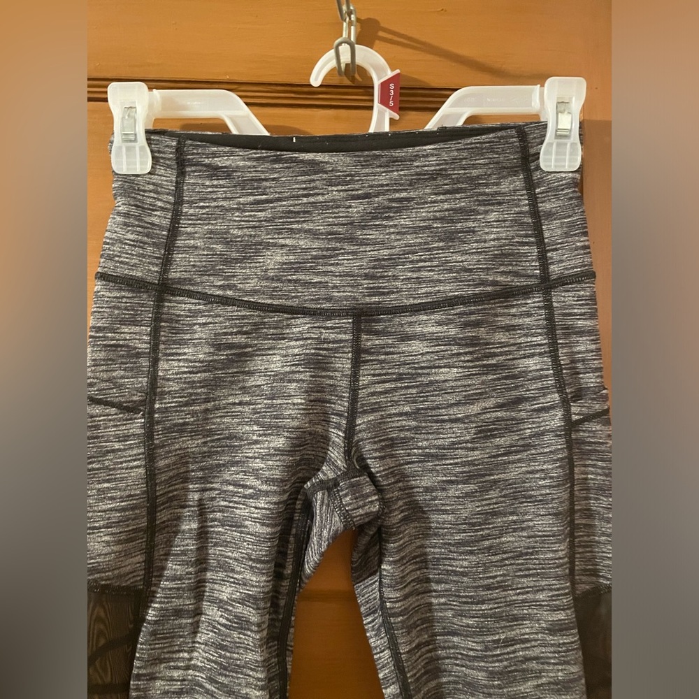Knockout by Victoria’s Secret Workout Leggings with 2 side leg pockets - Picture 2 of 7